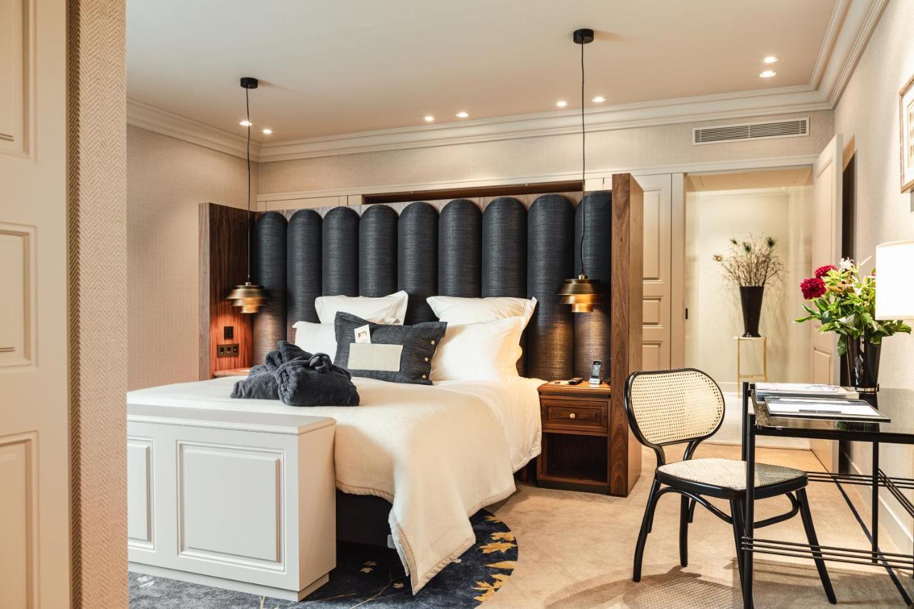 Hotel 717 Amsterdam Bagian luar foto A room at the hotel