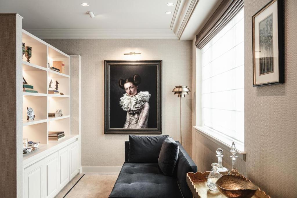 Hotel 717 Amsterdam Bagian luar foto A room in the house of the Duke of Grafton