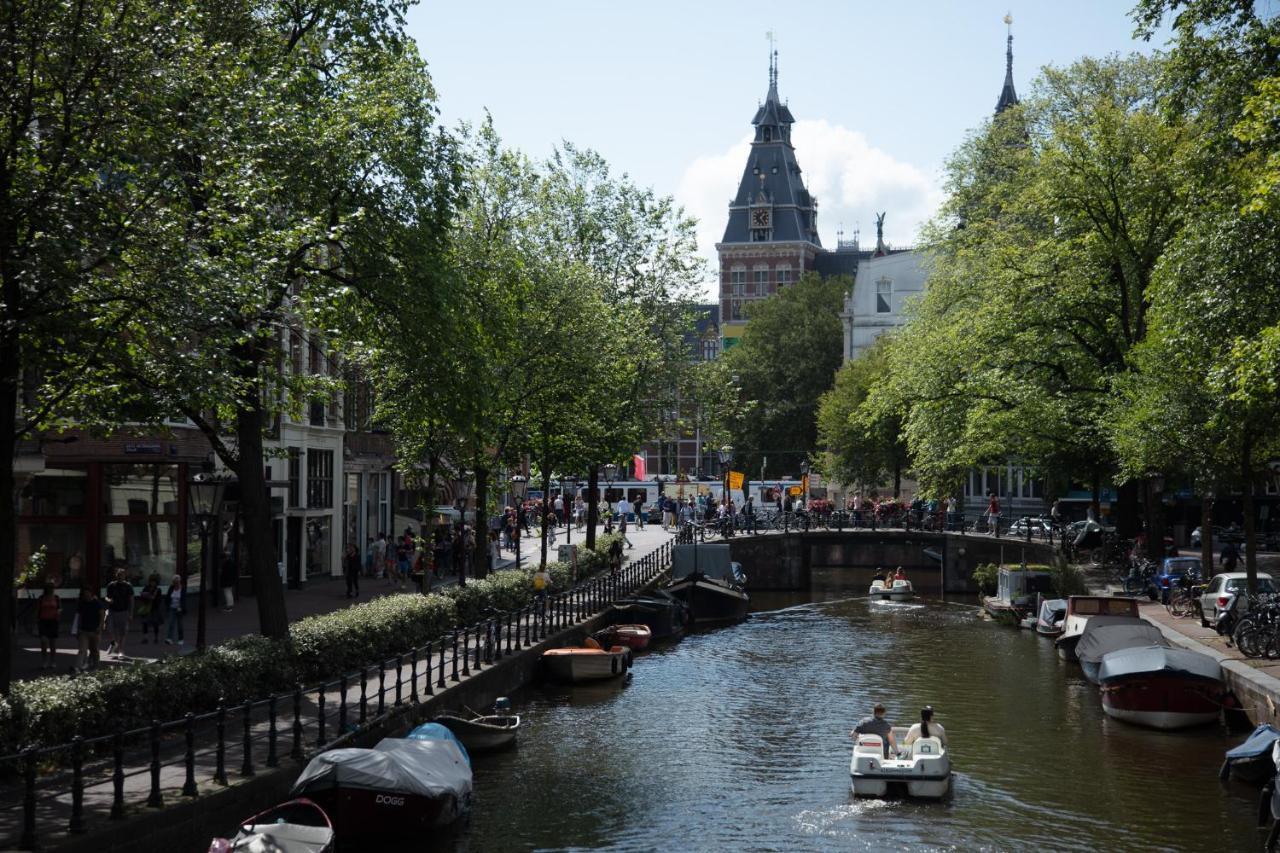 Hotel 717 Amsterdam Bagian luar foto The museum as seen from the Singel
