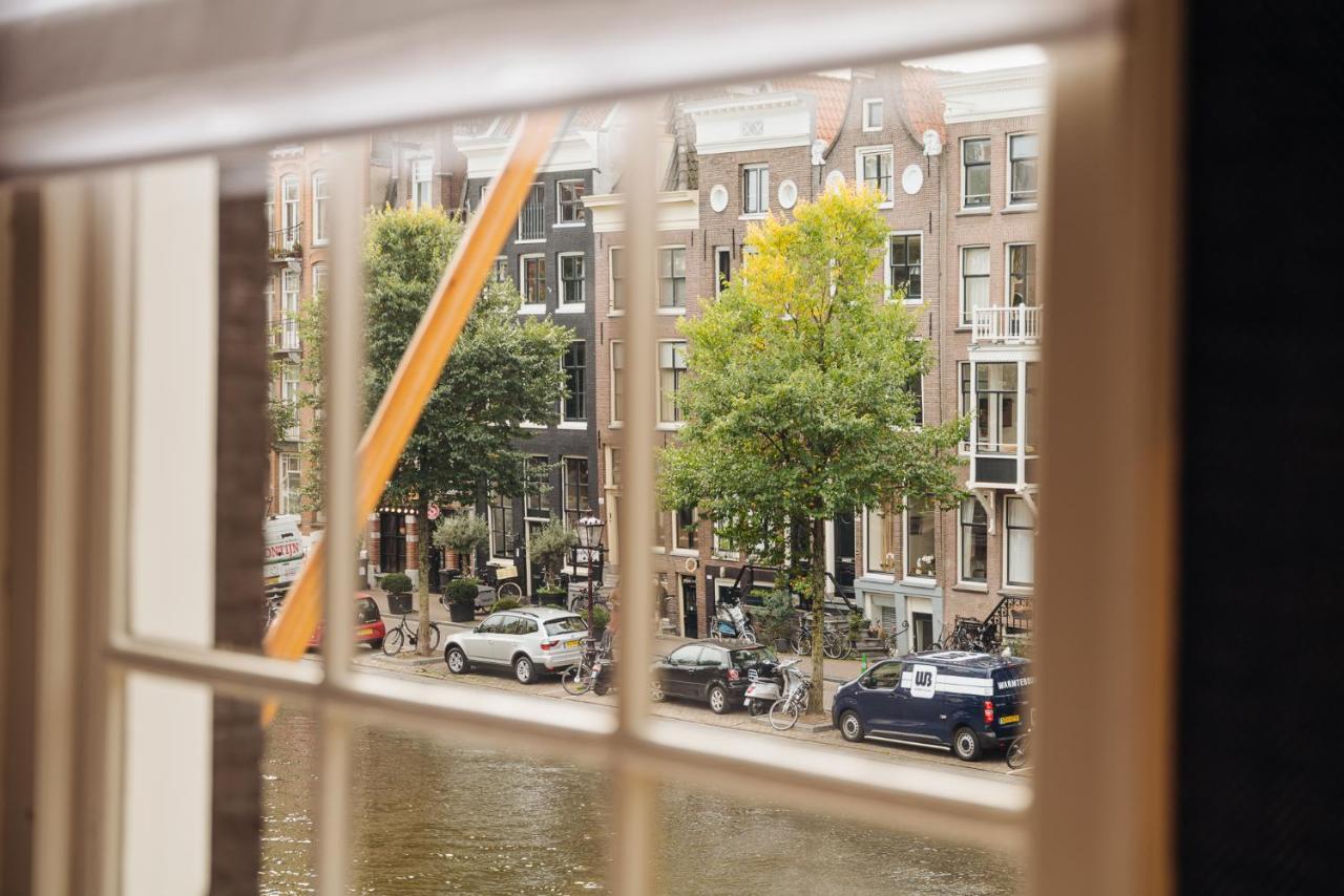 Hotel 717 Amsterdam Bagian luar foto View from the window of a canal house in Amsterdam