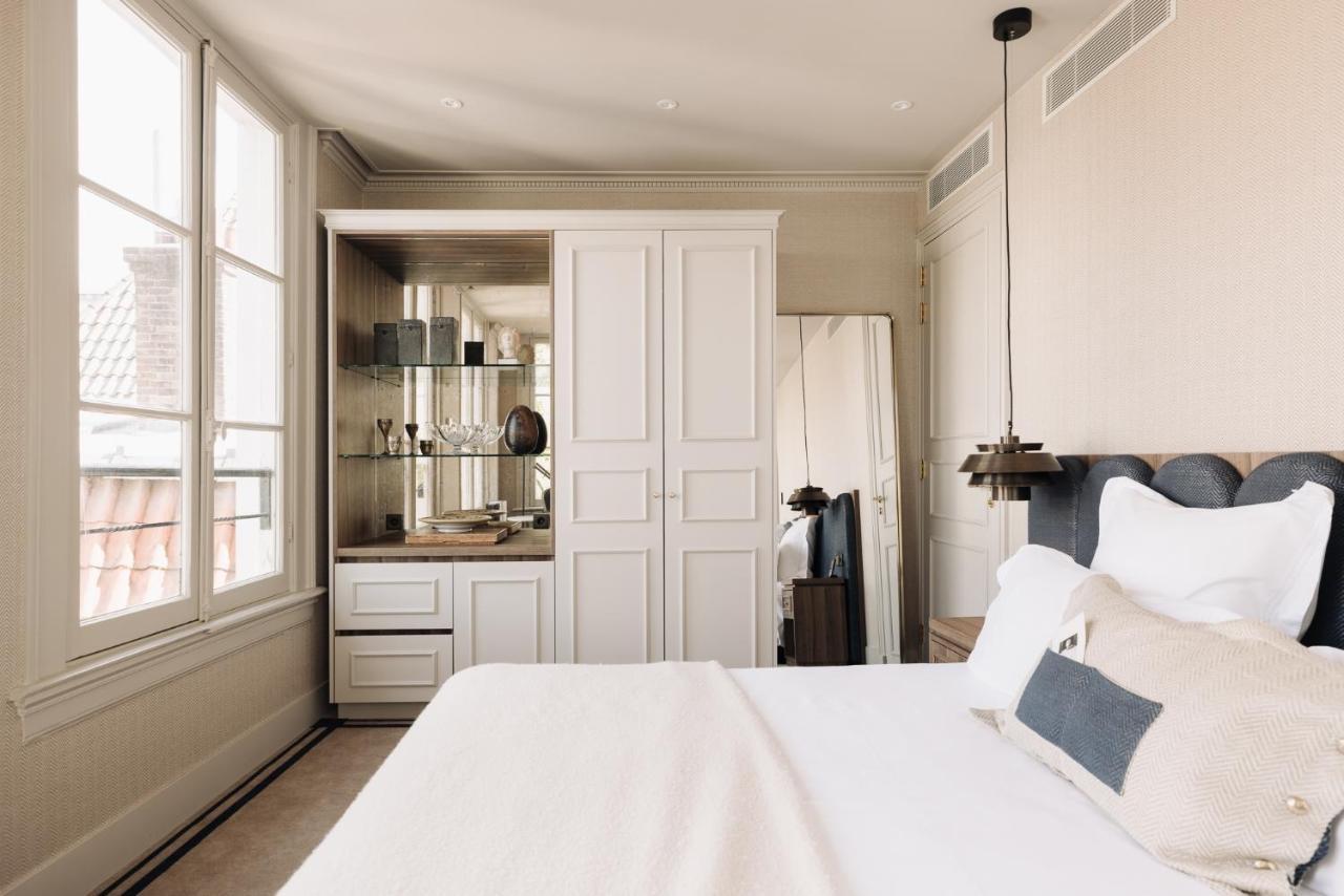 Hotel 717 Amsterdam Bagian luar foto A bedroom at the Hotel de la Paix