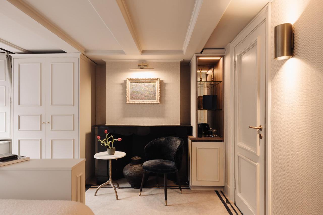 Hotel 717 Amsterdam Bagian luar foto A room at the hotel