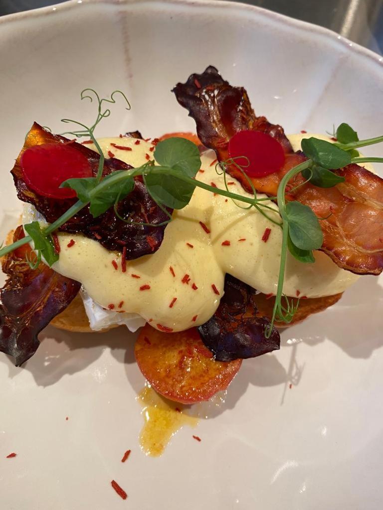 Hotel 717 Amsterdam Bagian luar foto Aubergine and tomato salad