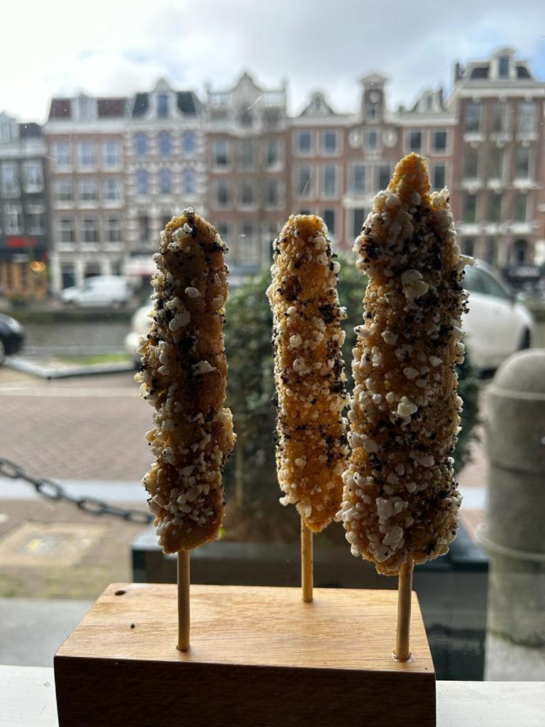 Hotel 717 Amsterdam Bagian luar foto Fish sticks