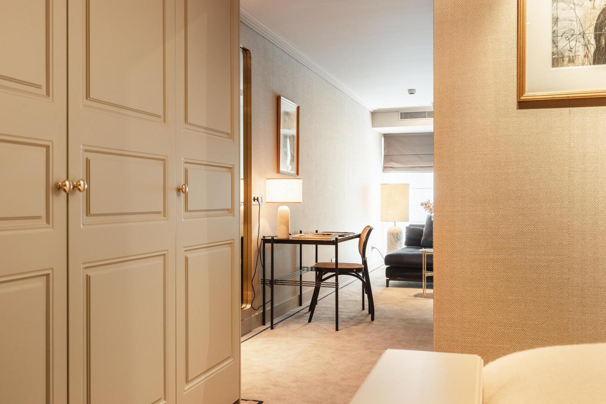 Hotel 717 Amsterdam Bagian luar foto A room at the hotel