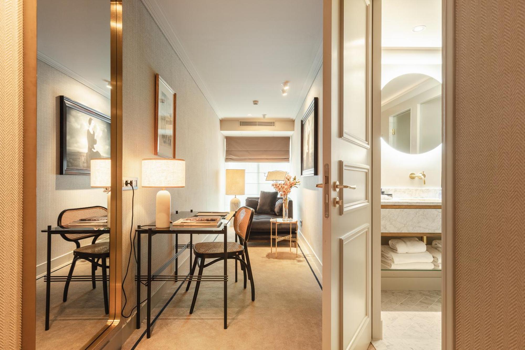Hotel 717 Amsterdam Bagian luar foto A room at the hotel